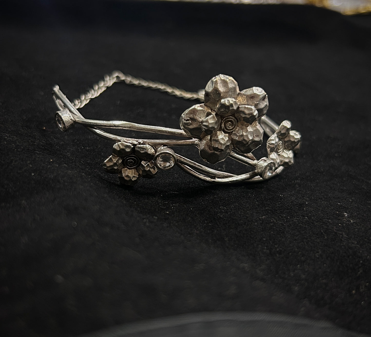 Malini arm chain
