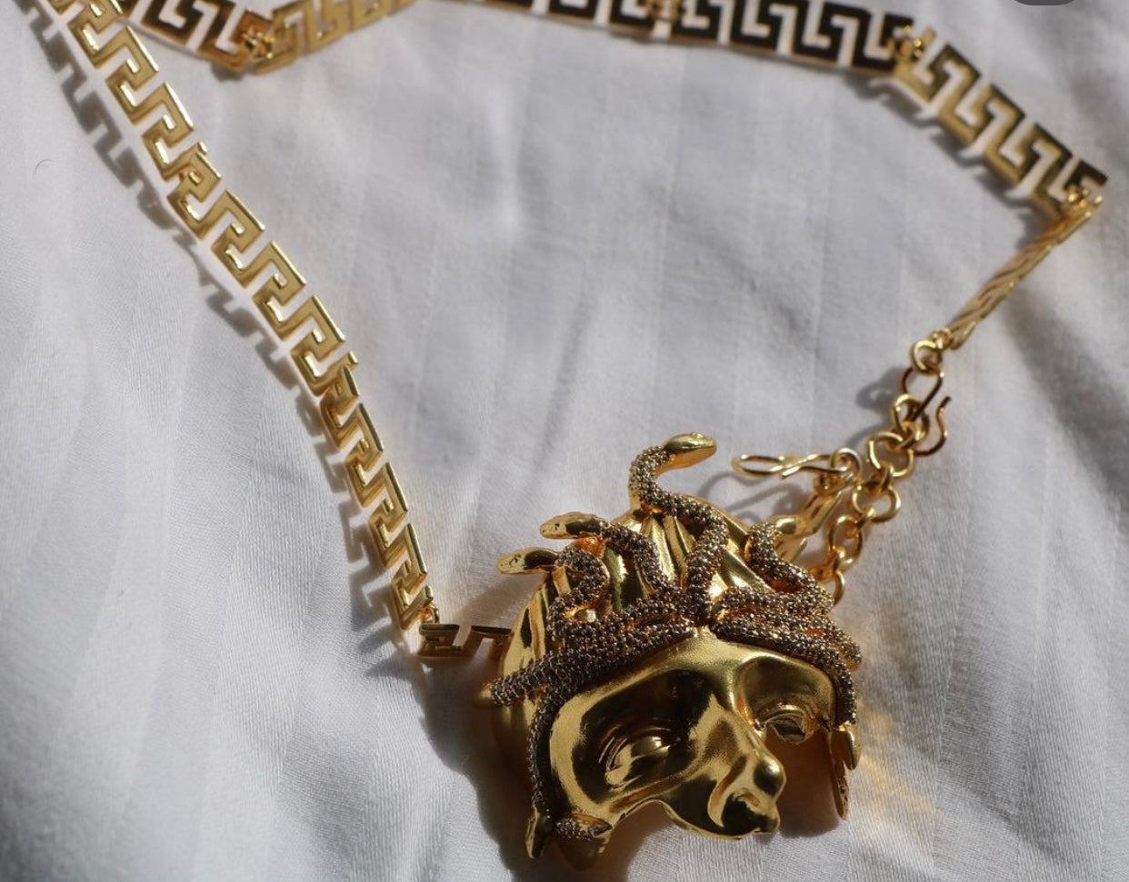 MEDUSA CHOKER
